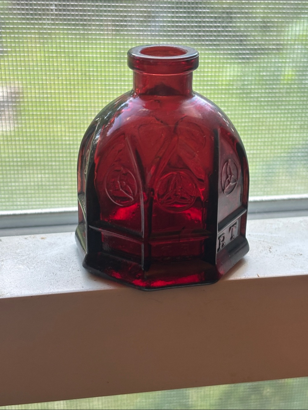 Vintage Wheaton N.J. “Carter” Cathedral Ruby Red Glass Inkwell Bottle.